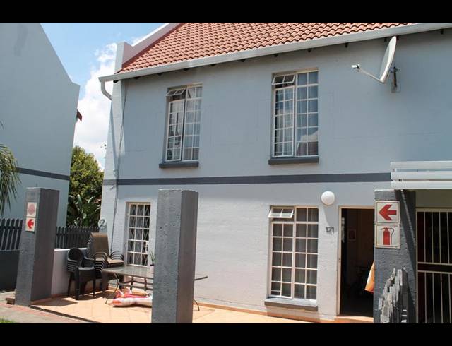 3 BEDROOM TOWNHOUSE FOR SALE IN EDEN GLEN